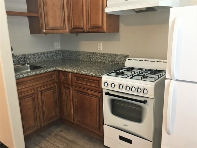 Building Photo - Upgraded corner studio for rent!