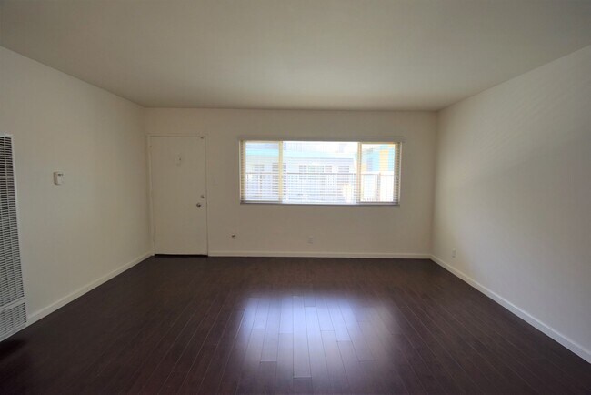 Building Photo - 10645 Valley Spring Ln