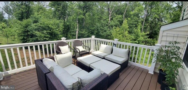 Foto del edificio - 135 Briarwood Ln