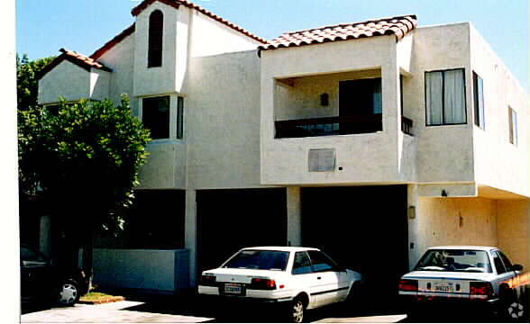 Foto del edificio - 4029 Chamoune Ave