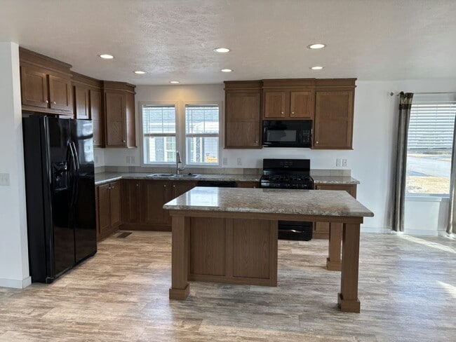 Building Photo - 25764 Merion Dr
