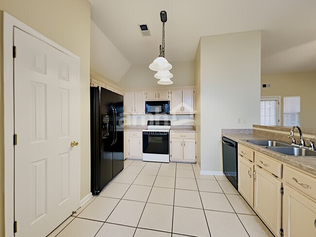Building Photo - 8396 Cross Pointe Drive