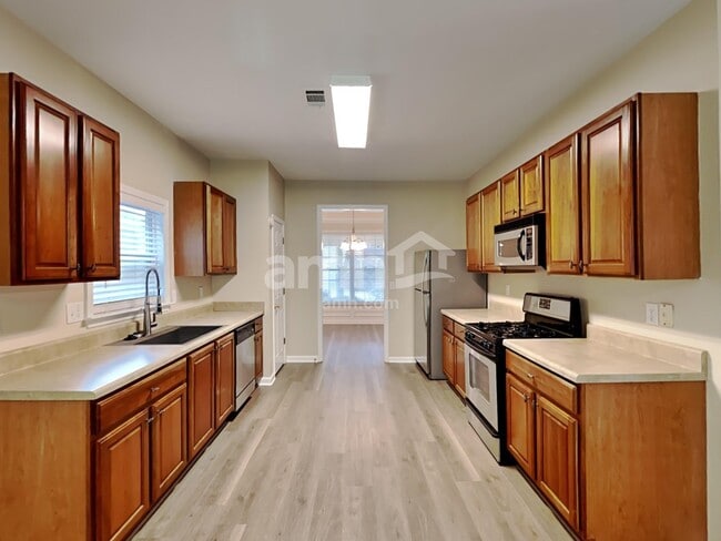 Building Photo - 295 Springs Xing