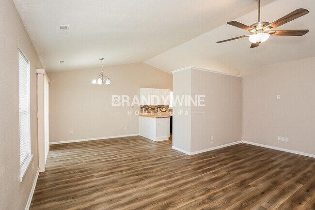 Foto del edificio - One and a half month FREE RENT!!