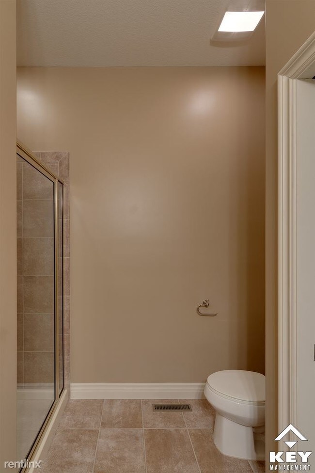 Building Photo - 2 br, 3.5 bath Townhome - 136 N Rutan St