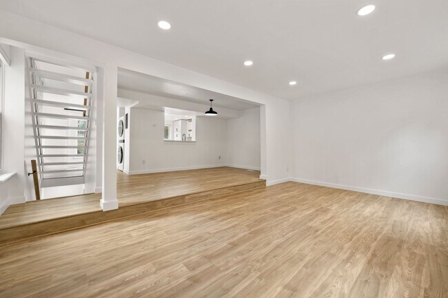 Foto del edificio - Gorgeous 4Bed/3.5Bath Townhome Minutes to ...
