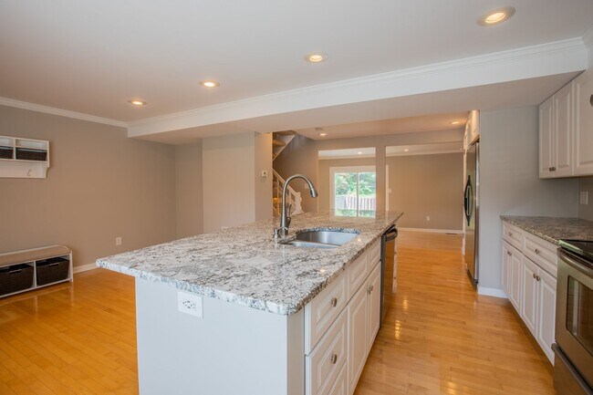 Foto del edificio - Stunning 3 BR/3 BA EOG Townhome in Columbia!