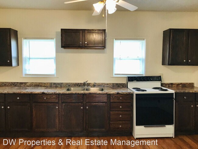 Building Photo - 2 br, 1 bath House - 1210 Ave E