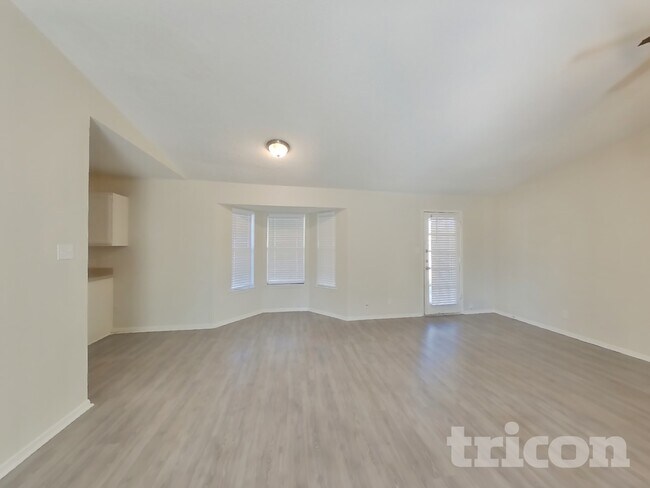 Foto del edificio - 820 Oak Grove Ln