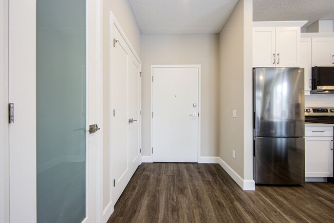 Building Photo - Elio Apartments