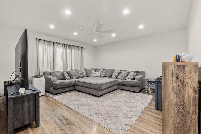 Foto del edificio - 15634 Wharff Ln