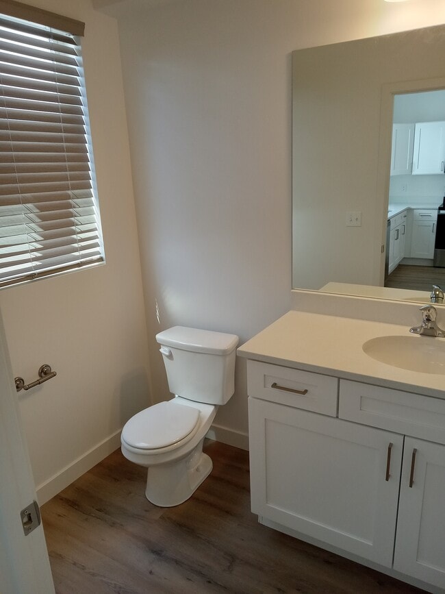 Foto del edificio - 238 W Paramount Ave