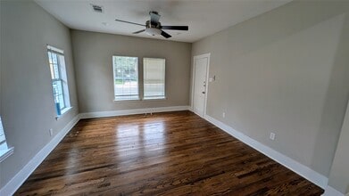 Building Photo - 1133 W Gray St