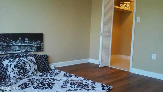 Building Photo - 2 br, 2 bath Condo - 833 Lowell Blvd D12 U...