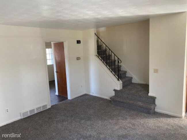 Foto del edificio - 2 br, 1 bath Townhome - 28 Lakecrest Ave