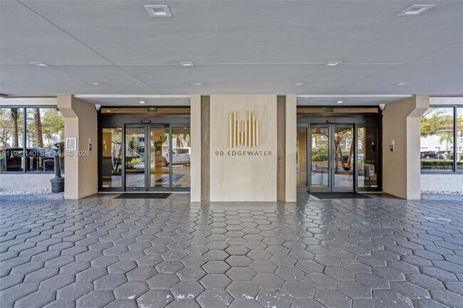 Foto del edificio - 90 Edgewater Dr