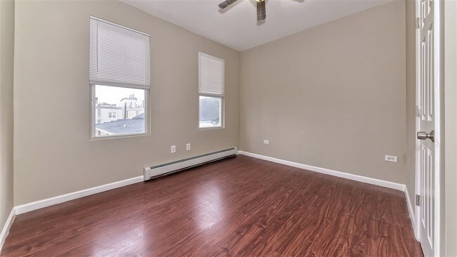 Building Photo - 29 E 16th St