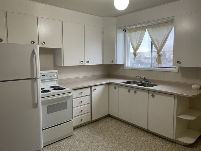 Building Photo - 164 Westmount St