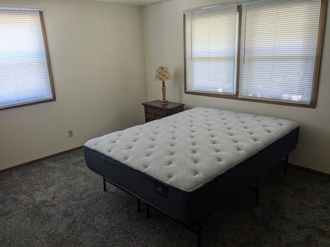 Building Photo - 617 11th Ave