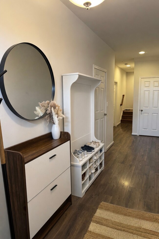 Vestíbulo frontal - 16108 Coolidge Ave