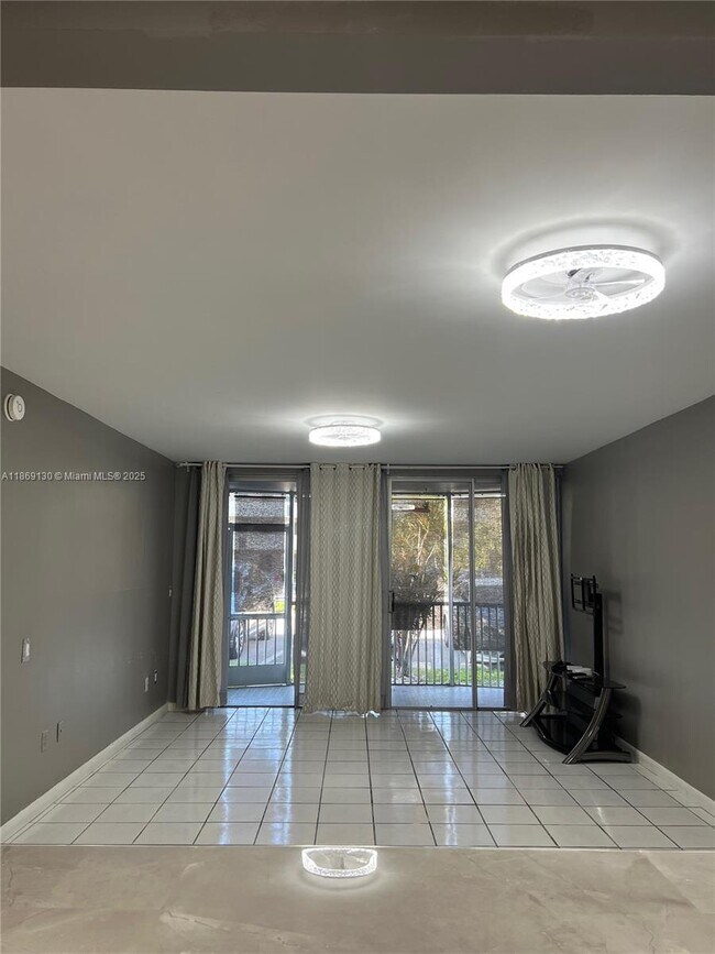 Foto del edificio - 1710 NE 191st St