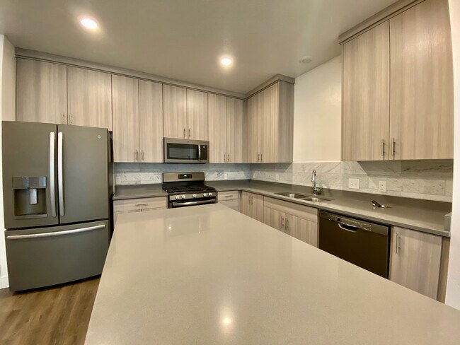 Building Photo - 428 W 40 S