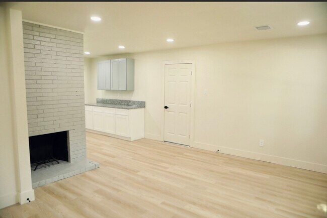 Foto del edificio - 5831 Chinaberry Dr