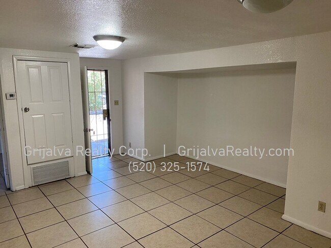 Foto del edificio - 2442 S Edmondson Ave
