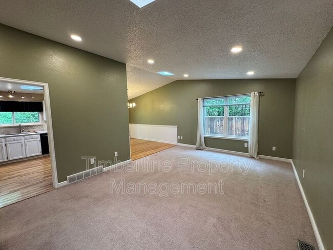 Building Photo - 203 Saddlemountain Rd