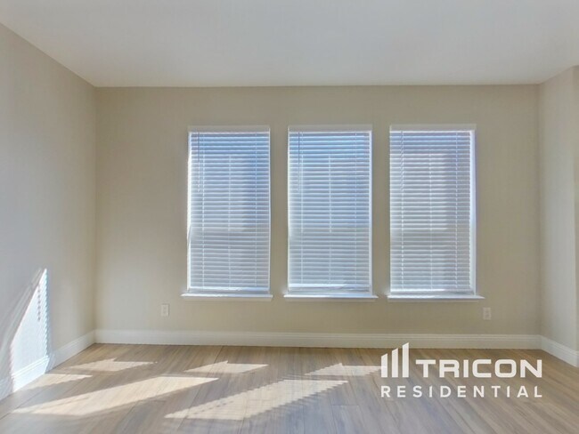 Foto del edificio - 7415 Cresswell Dr