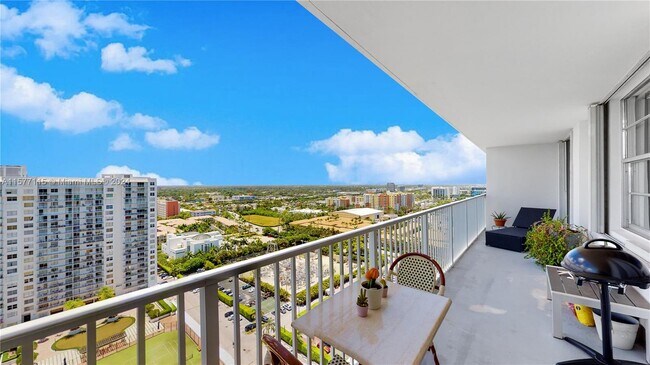 Foto del edificio - 2851 NE 183rd St