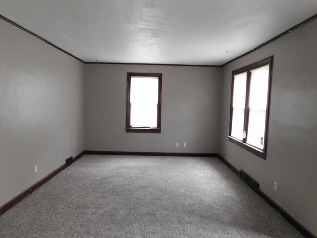 Building Photo - 847 E. Philadelphia Ave.
