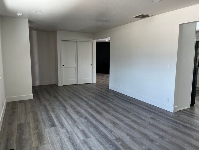 Building Photo - Fully Renovated 4 Bedroom, 2 Bathroom, 1,7...
