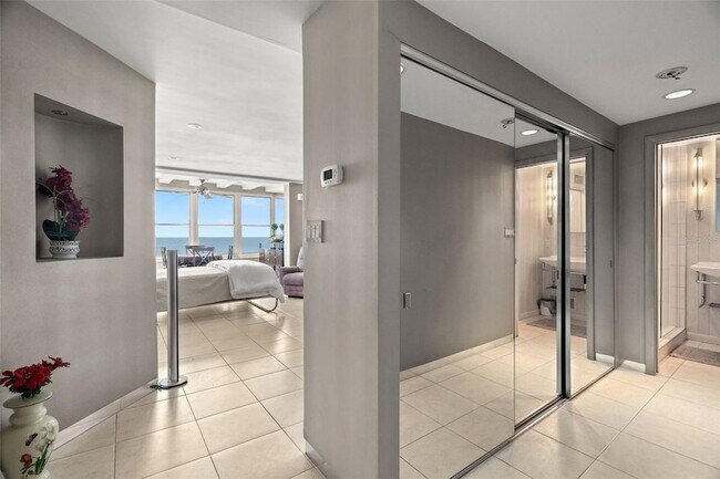 Foto del edificio - 7000 Beach Plaza