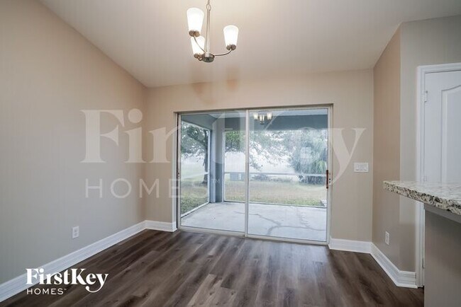 Foto del edificio - 629 NE Juanita Ct