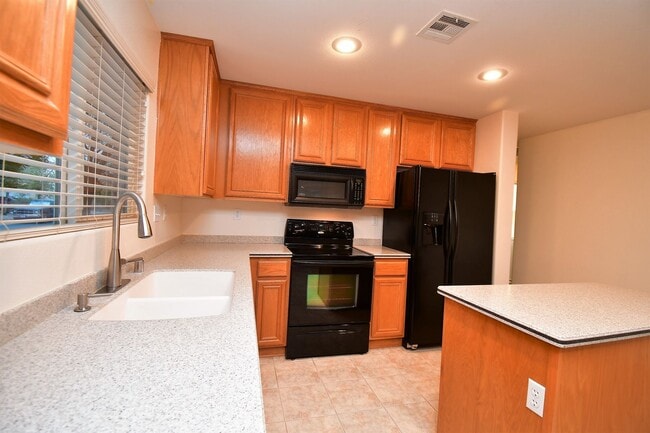 Building Photo - 3 Bed - 1 Story House - Southern Highlands...