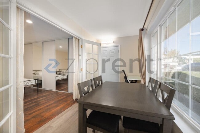 Building Photo - 2404 Manzana Way