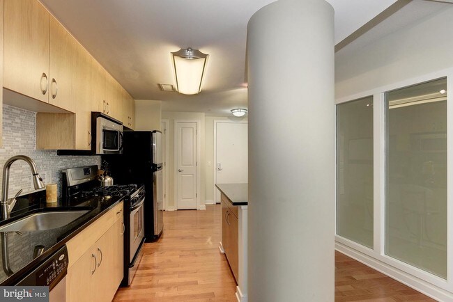 Building Photo - 475 K St NW