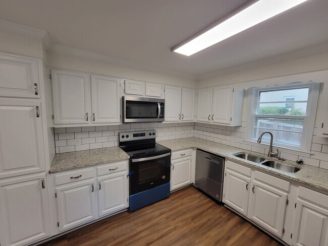 Foto del edificio - 3 Bedroom 2 Bathroom House