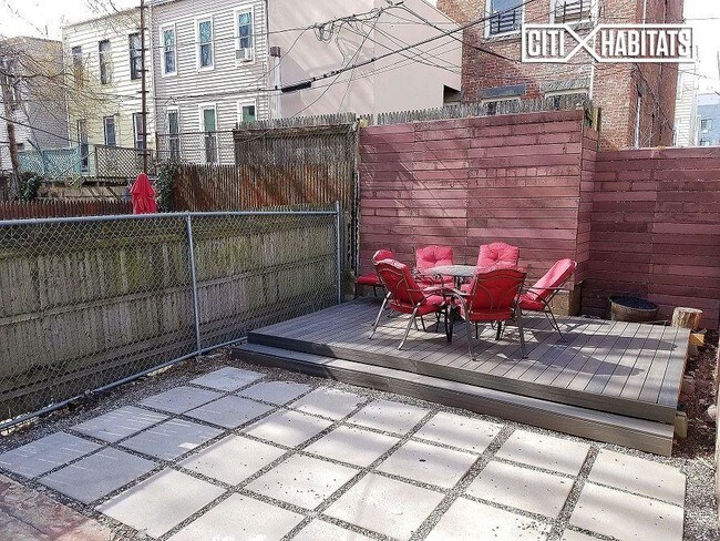 Building Photo - 35 Lawton St