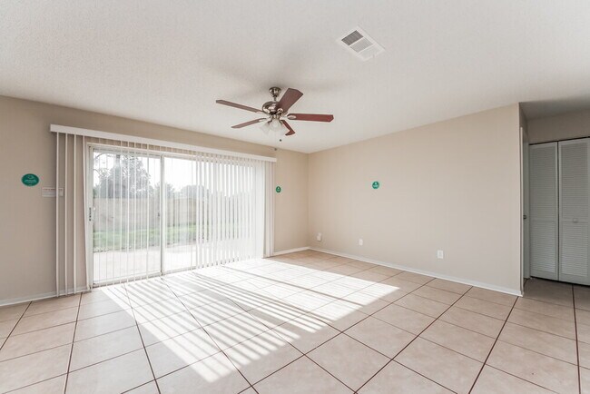 Foto del edificio - 12560 Illinois Woods Ln