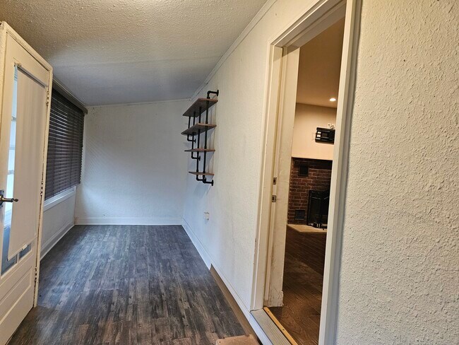 Foto del edificio - 7701 Cooper Rd