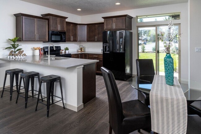 Building Photo - Newer 3 Bed/2 Bath Construction on Bend's Eastside - Cessna Drive