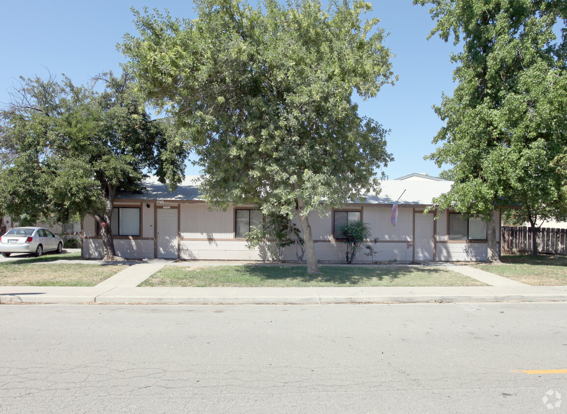 Foto del edificio - Railroad Apartments