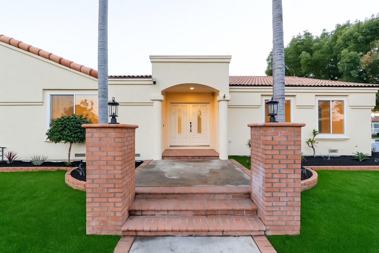 Foto principal - Large 5 Bedroom 4 bathroom Home