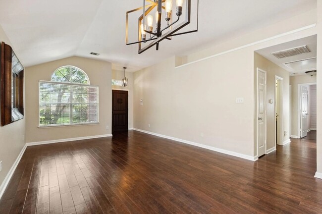 Foto del edificio - 4211 Briarbend Rd
