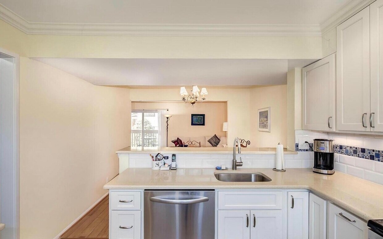 2613 Glengyle Dr, Vienna, VA 22181 Condo for Rent in Vienna, VA