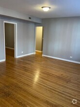 Building Photo - 7548 S Stewart Ave