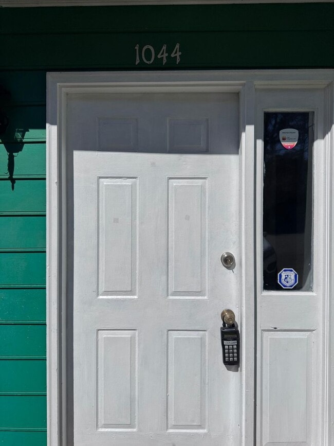 Modern 2-Bedroom Townhome Near Stone Mount... - Modern 2-Bedroom Townhome Near Stone Mount...