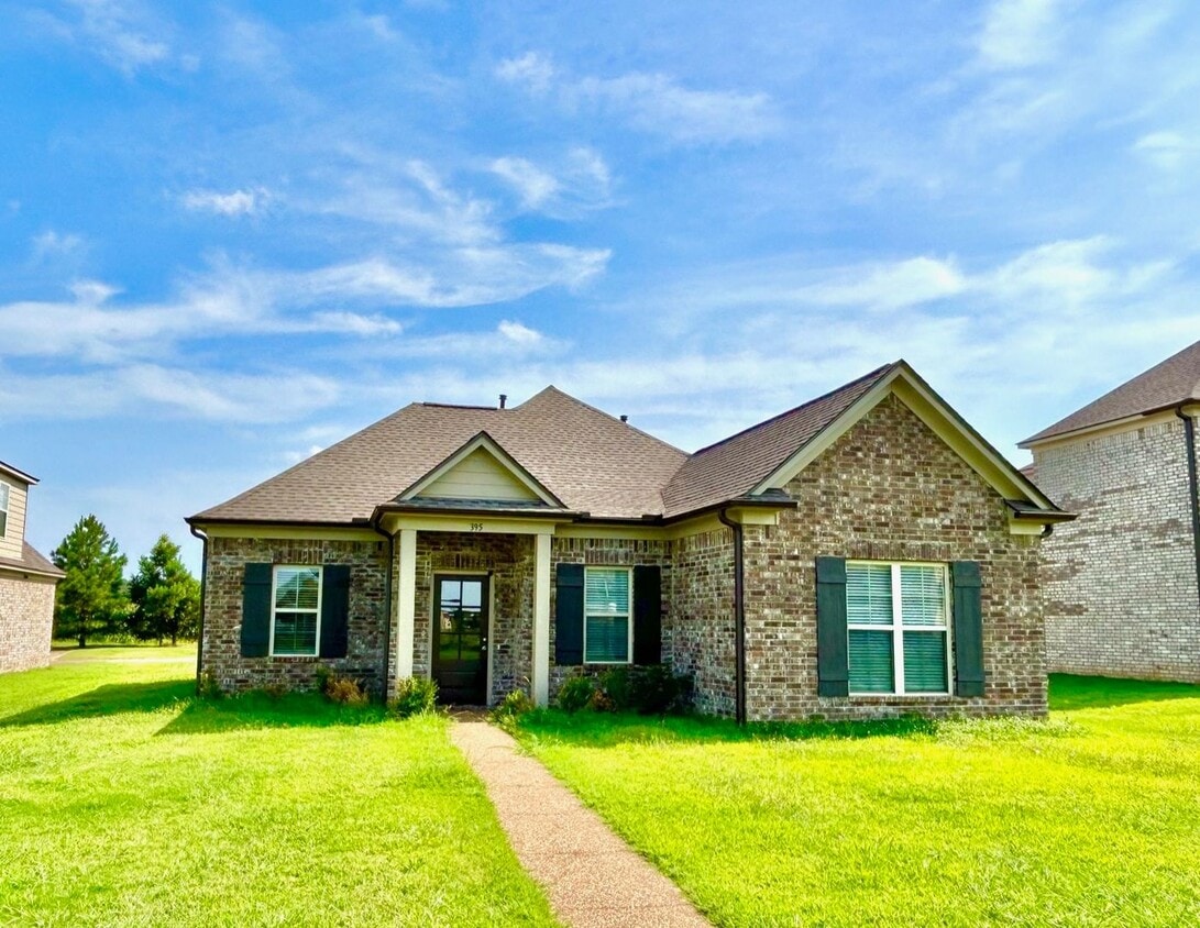 395 Azalea Dr Unit 1, Somerville, TN 38068 Room for Rent in